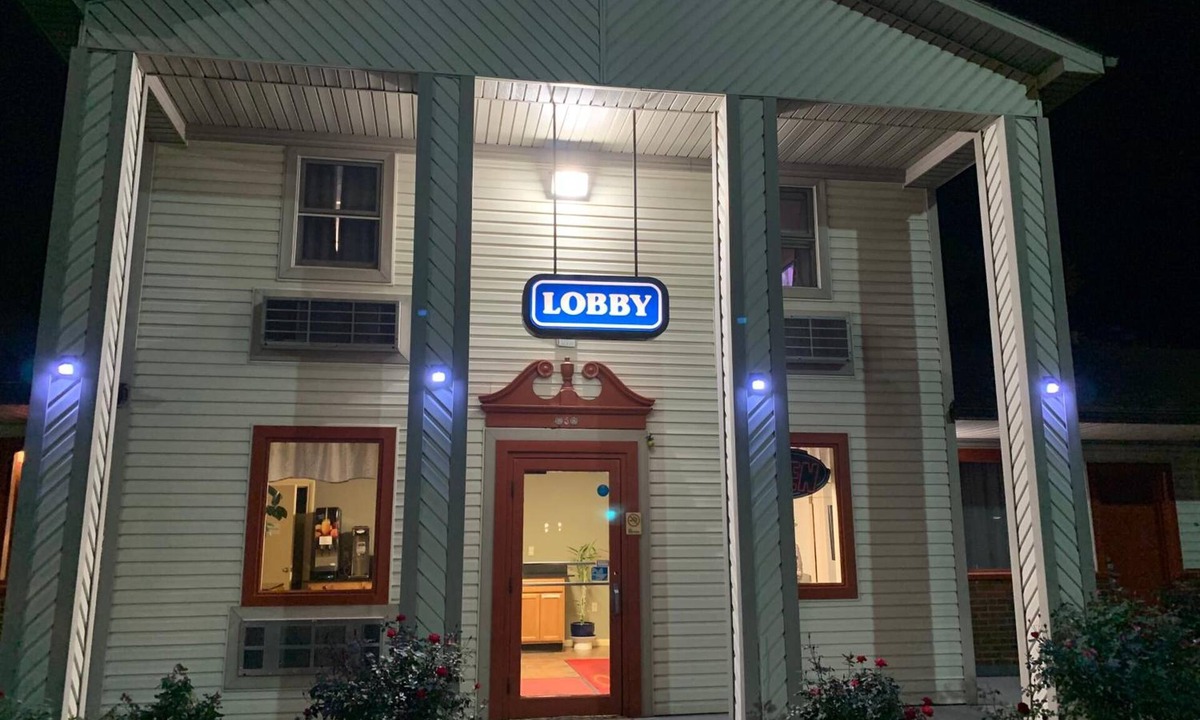 Newton Falls Hotel | Falls Inn