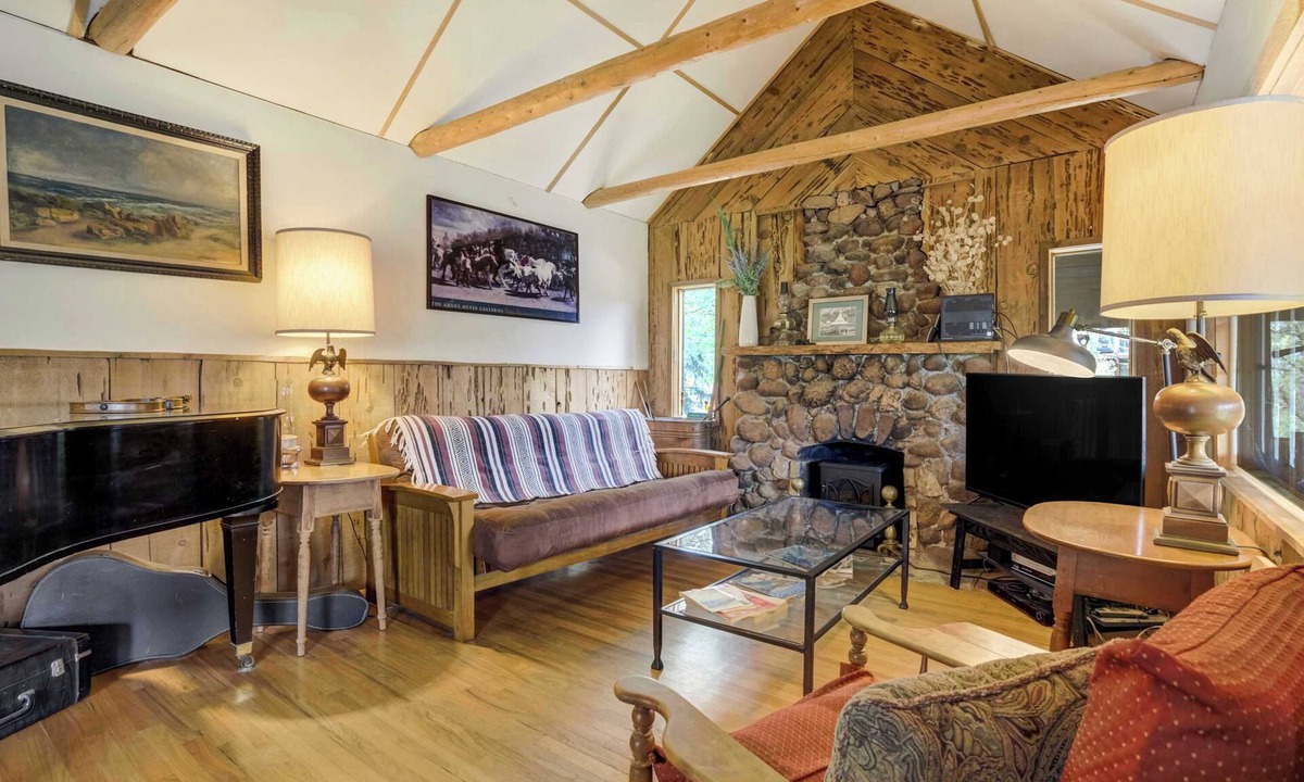Green Mountain Falls House | Fallsview Cabin: Vintage Charm Retreat