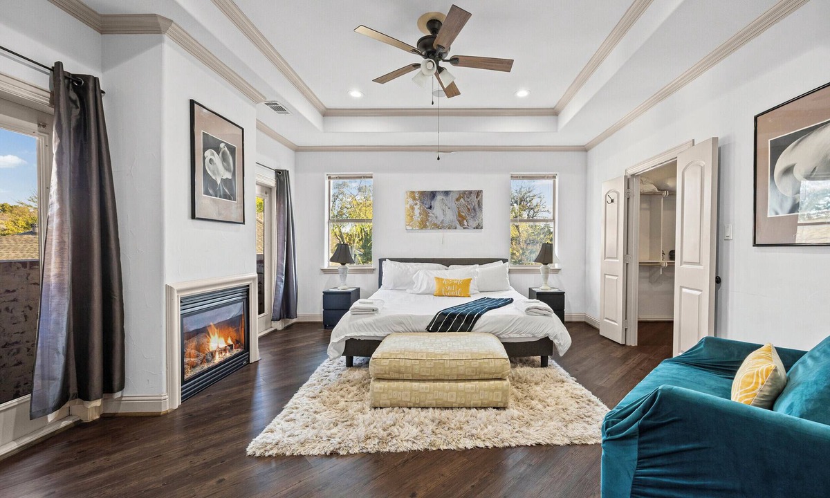 Knox - Henderson House | Fam Friendly 4 BDRM Home - Walk to Shops & Bars I Mins To DT & Convention Center