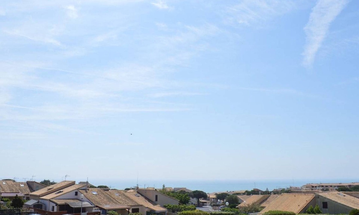 Saint-Pierre-la-Mer Apartment | Family apt with pool, parking 700m from beach