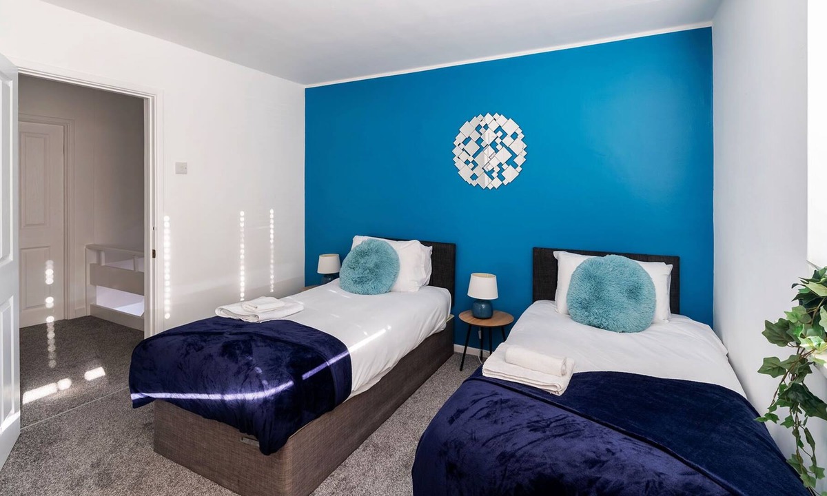 Eckington House | Families*Contractors*Comfortable King Bed*Parking