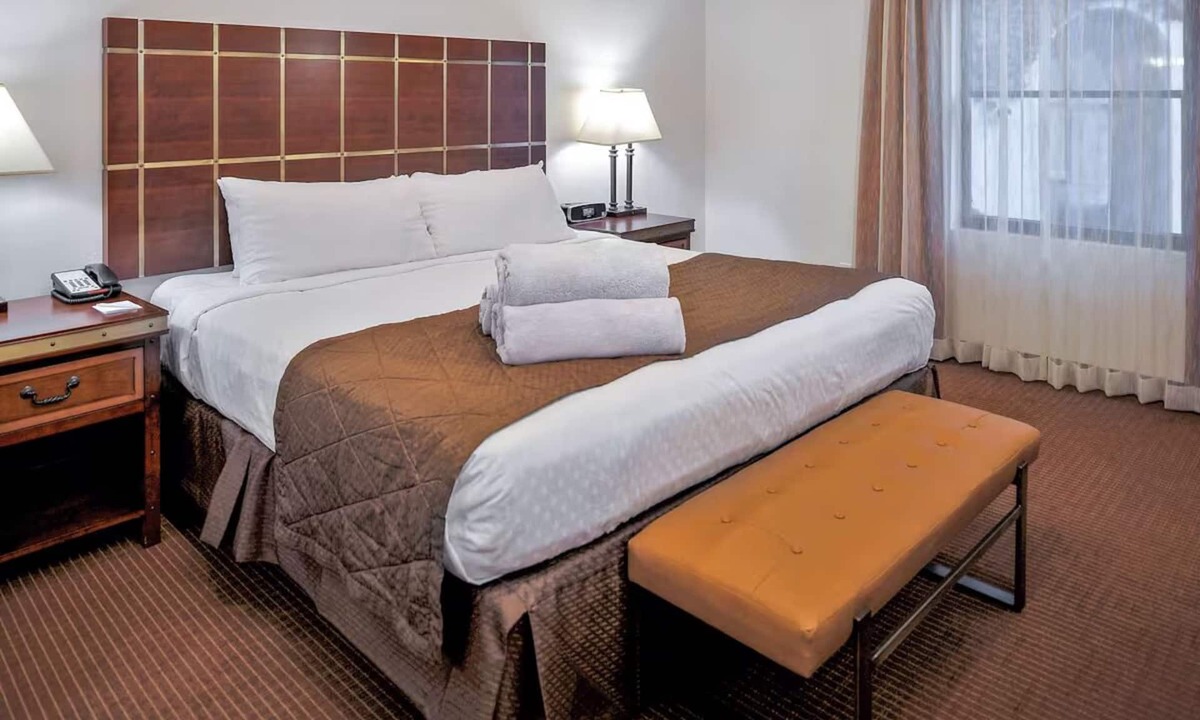 Sedona Resort | Family 2BR Base w/Kitchen & Private Balcony: Includes Mini-Golf and Spa