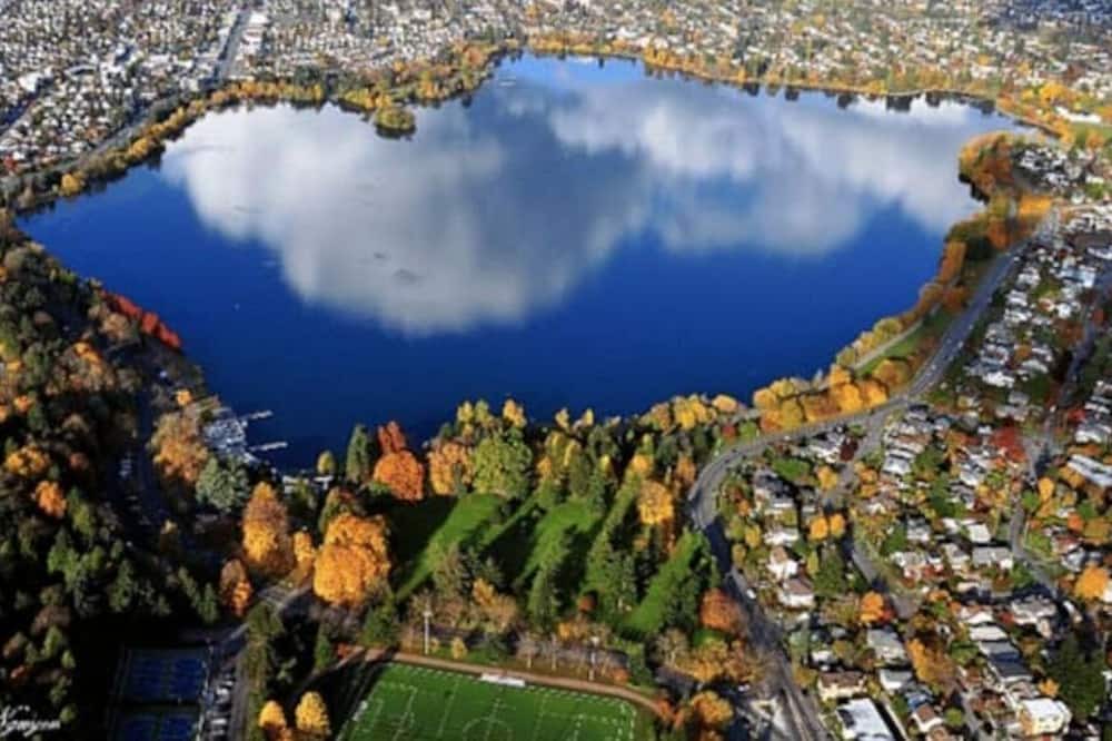 Green Lake House | Family 3BR Walk to Greenlake Games Patio BBQ DogOK