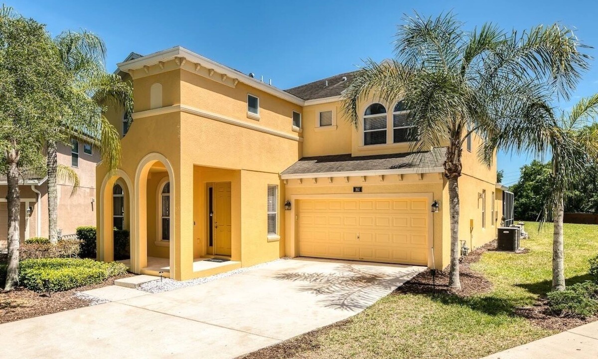 Lake Berkley House | Family 6BR Resort Villa | Pool & Spa near Disney