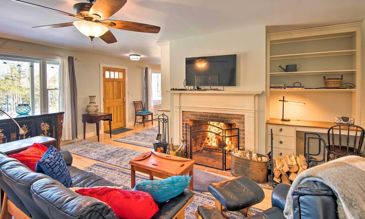 Hillsboro House | Family Abode: Steps to Lake w/ Private Dock!