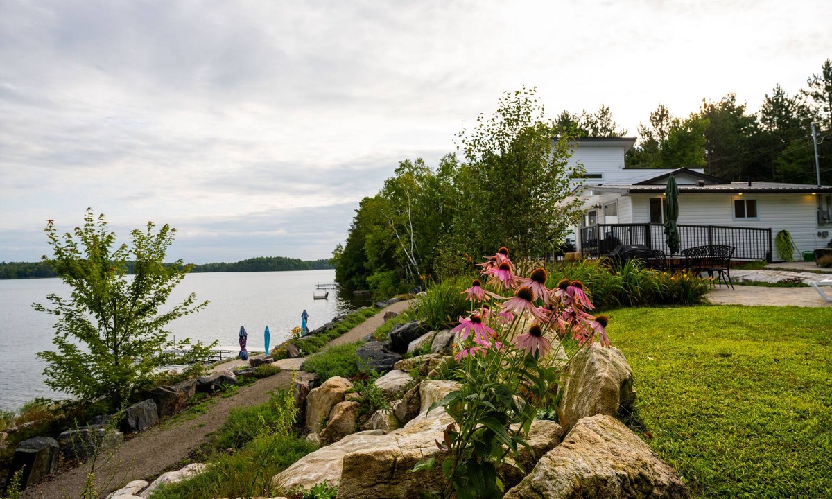 Tay Valley Cottage | Family Accessible Lakehouse
