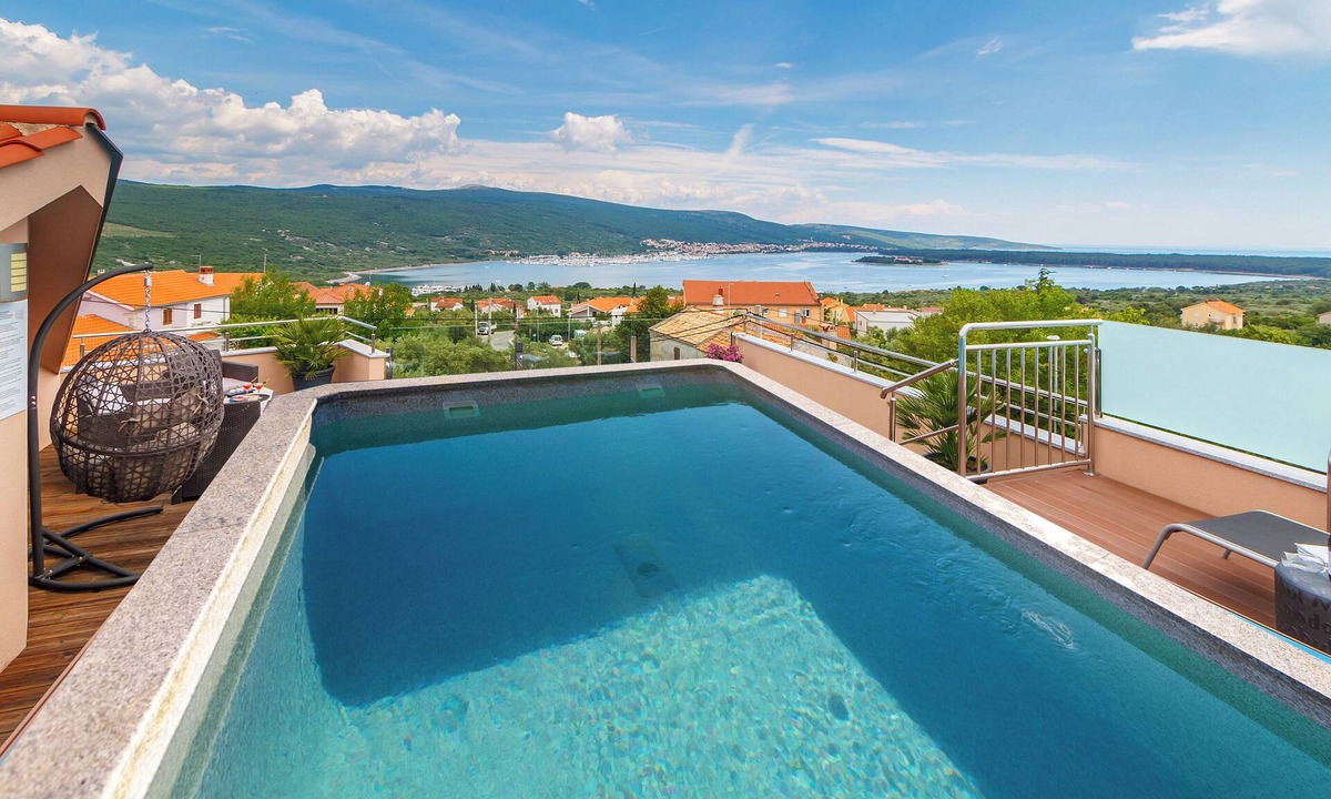Kornic Villa | Family and child-friendly 5* villa with pool, games and fitness room
