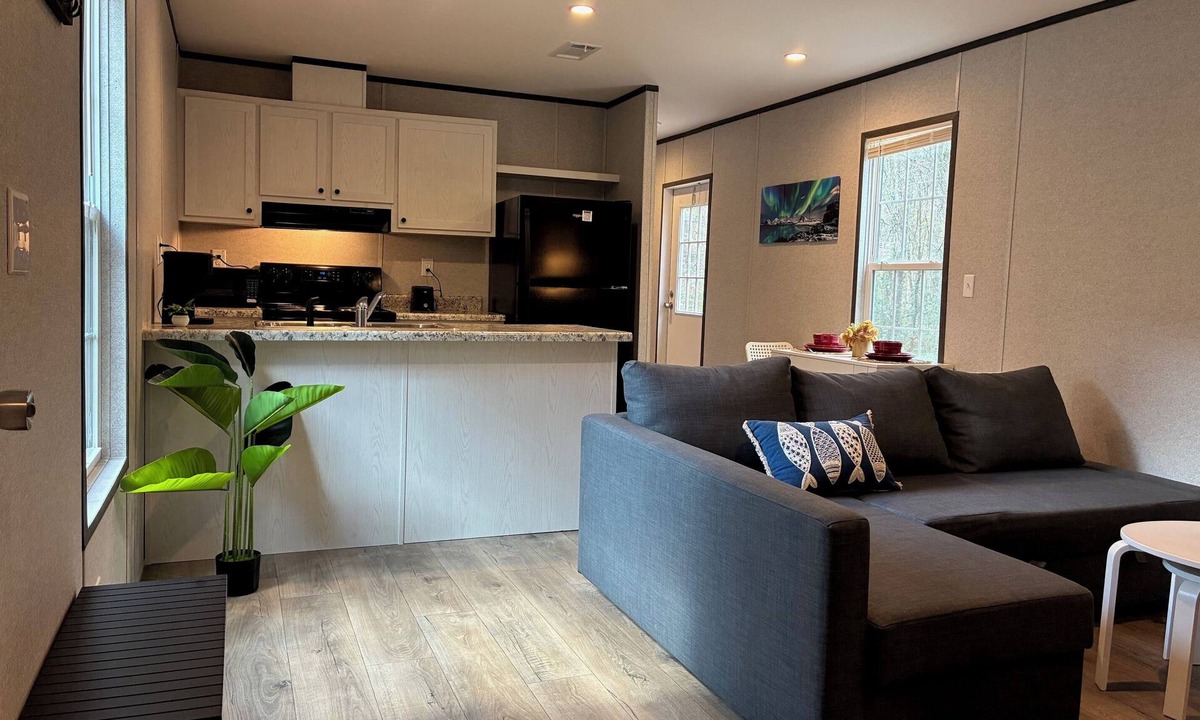 Mid Florida House | Family and Pet Friendly quiet neighborhood with Country living at its best.
