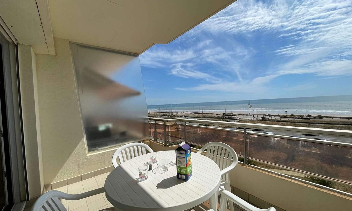Saint-Hilaire-de-Riez Apartment | Family apartment 50m from the beach with private parking, balcony and washing machine
