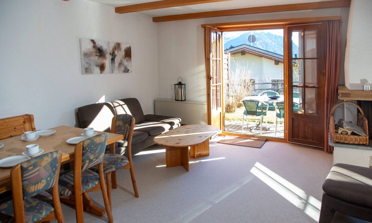Lenz Apartment | Family apartment with garden and fireplace