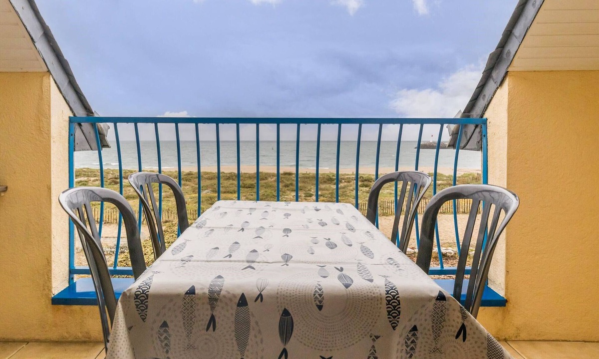 La Turballe Apartment | Family apartment with parking, sea view balcony, close to beaches