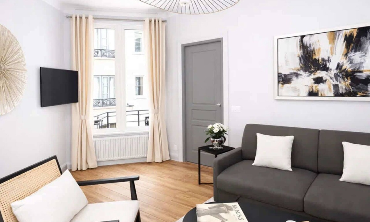 Saint-Lambert Apartment | Family appartment with lift - Eiffel Tower