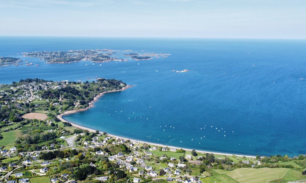 Ploubazlanec House | Family beach house