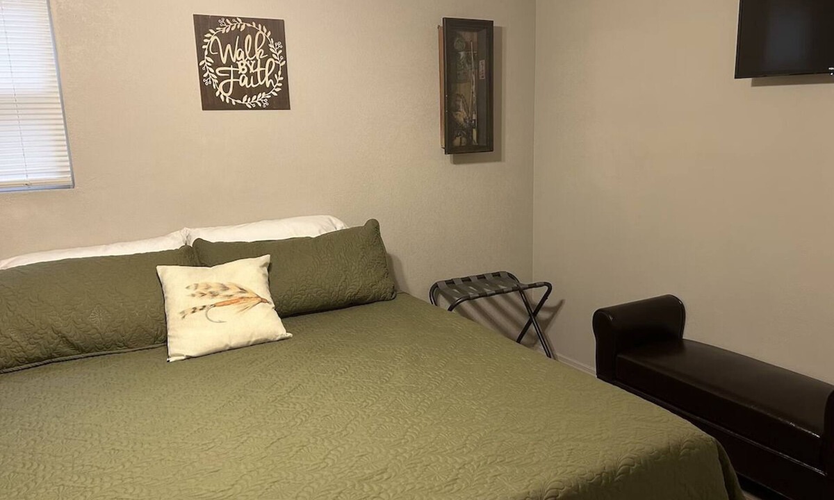 Cassville Cabin | Family Cabin-17-Sleep 6 in a beautiful setting!