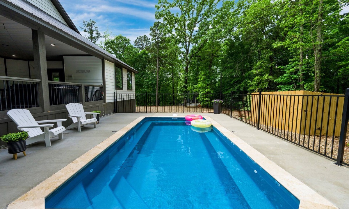 Broken Bow Cabin | Family Cabin Getaway w/Hot Tub, Deck Fireplace & Game Room