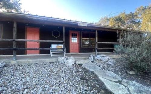 Paluxy House | Family Cabin Getaway with an Outdoor Fireplace near Lake Granbury in Texas