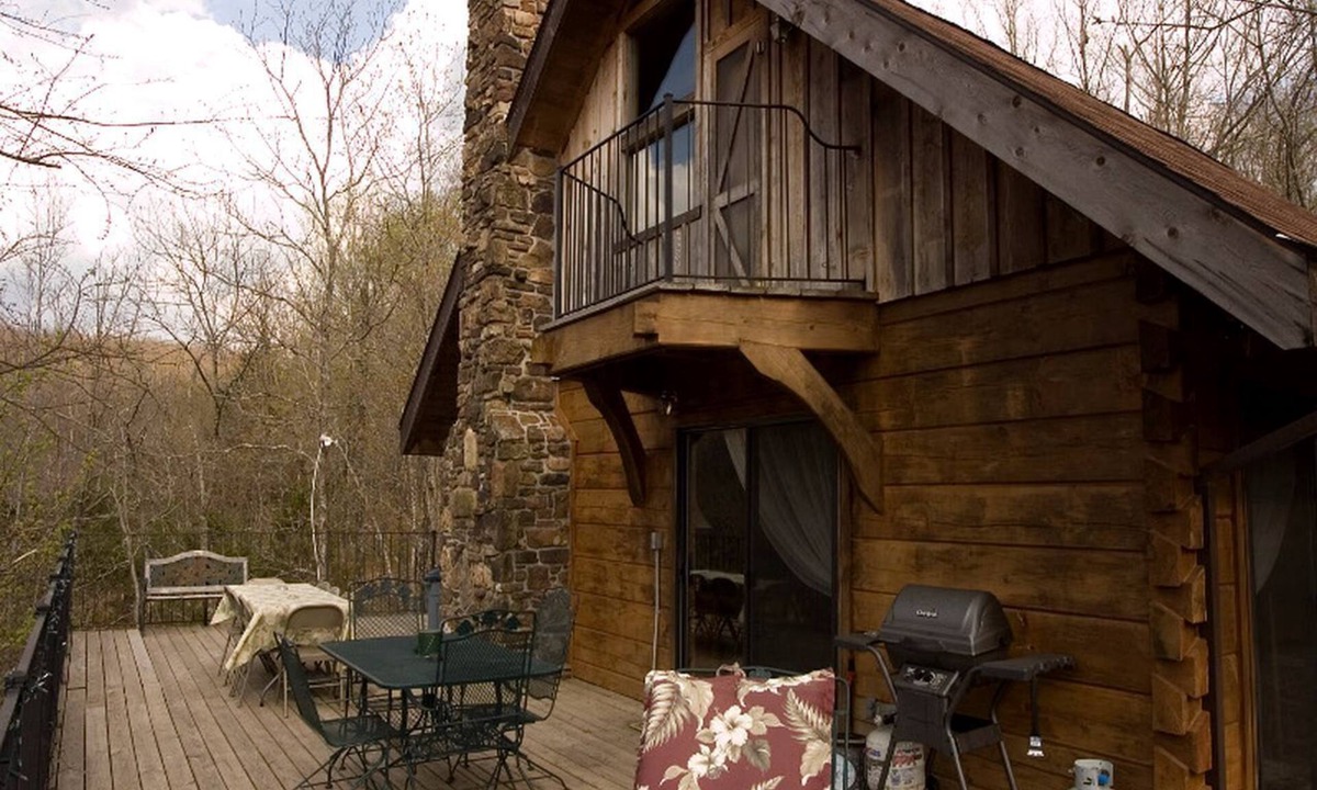 Compton House | Family Cabin Vacation Getaway with Waterfall Views in Northwest Arkansas
