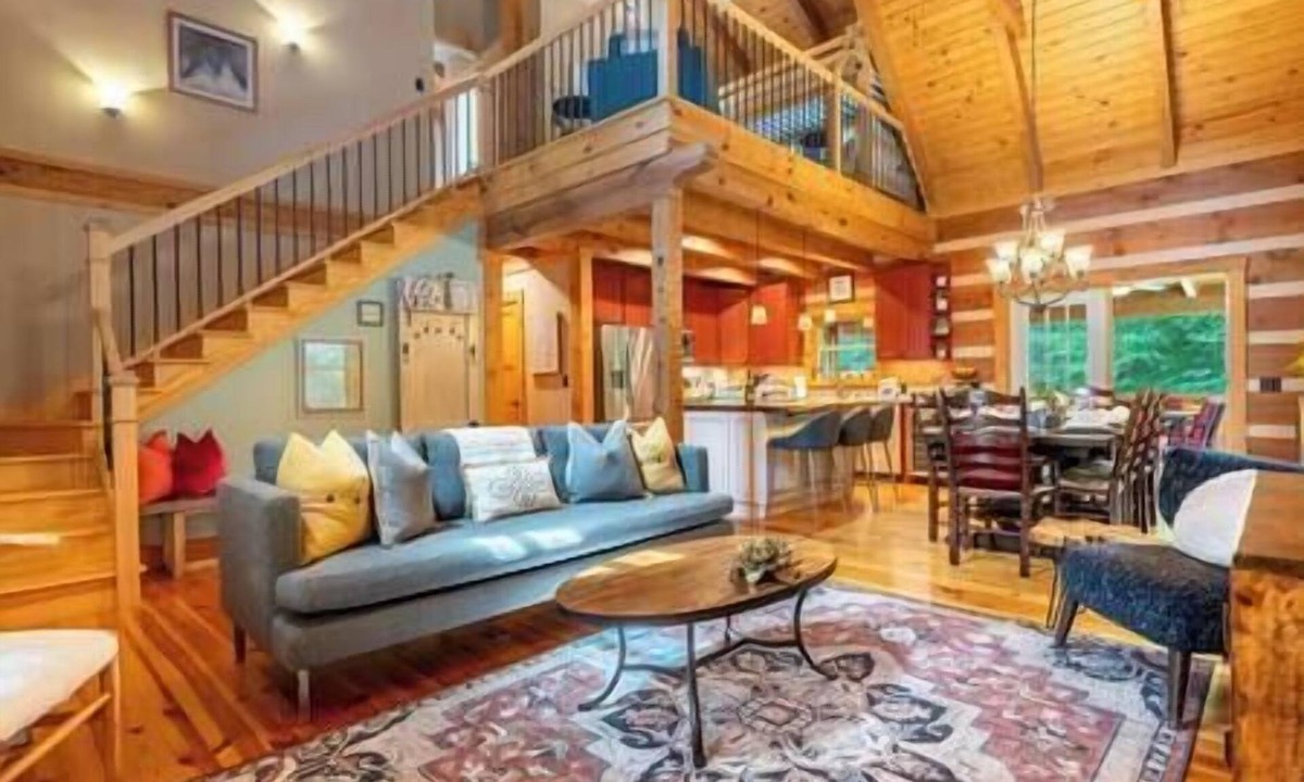 Hot Springs House | Family Cabin with Hot Tub