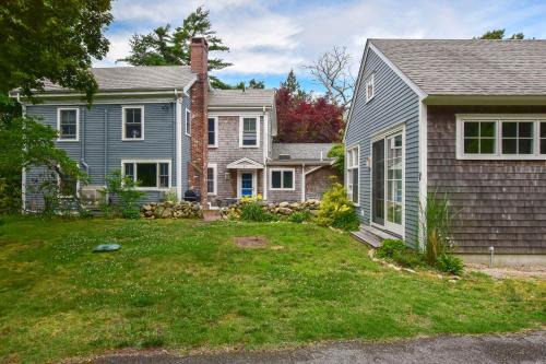 Wellfleet House | Family Compound walk to Downtown!