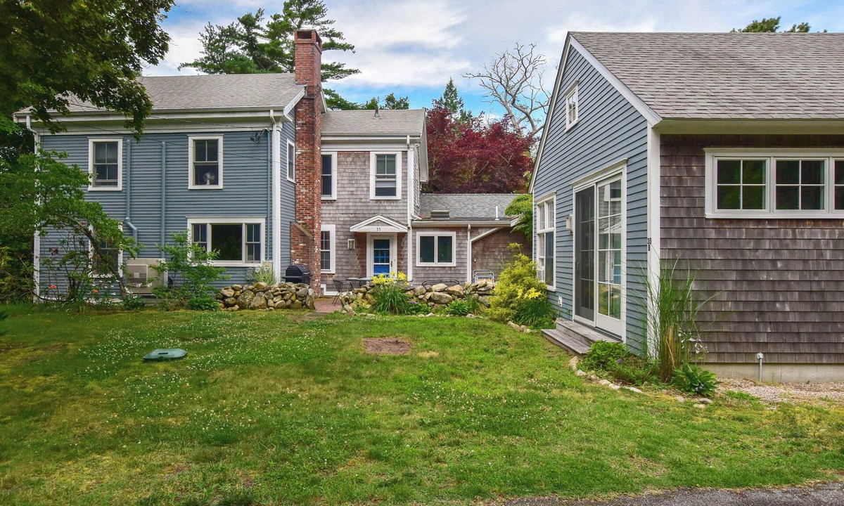 Wellfleet House | Family Compound walk to Downtown!