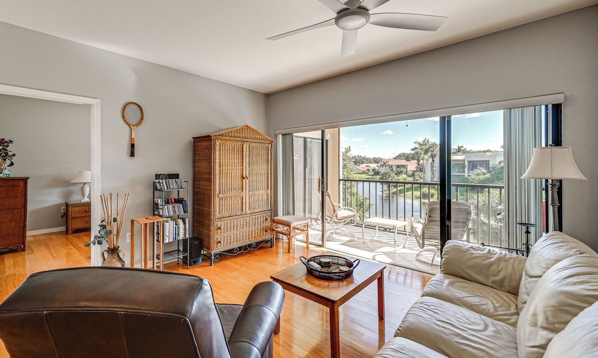 Central Naples Condo | Family Condo w/Pool! 3 Mi to Naples Beach