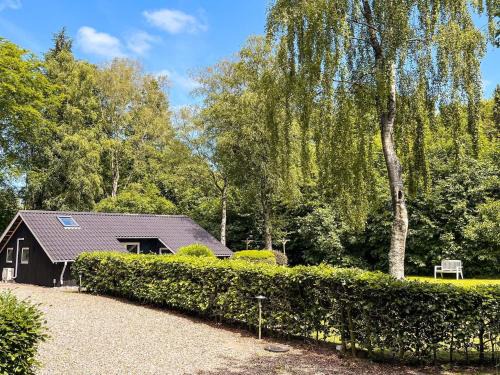Arrild Ferieby House | Family Cottage with Terrace and Lawn