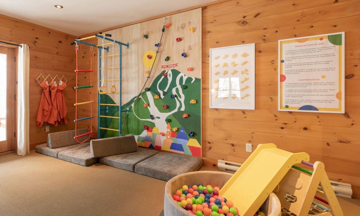 Lac-Superieur Ski Chalet | Family Dream Chalet | Kid Gym HotTub Fireplace