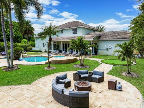 Hillsboro Pines Villa | Family estate wprivate pool basketball court