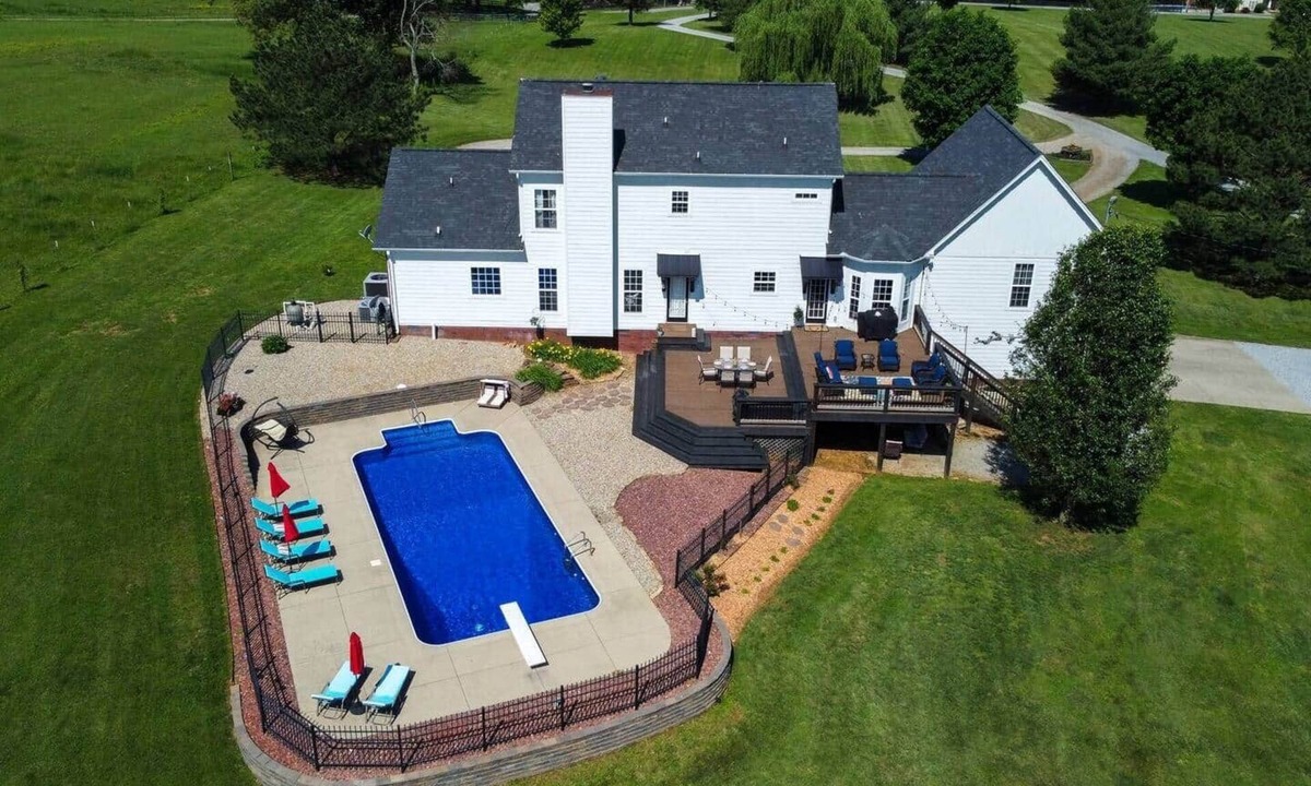 Greenbrier House | Family favorite located just 25 miles from Nashville-Pool, Fire-pit, Arcade Game