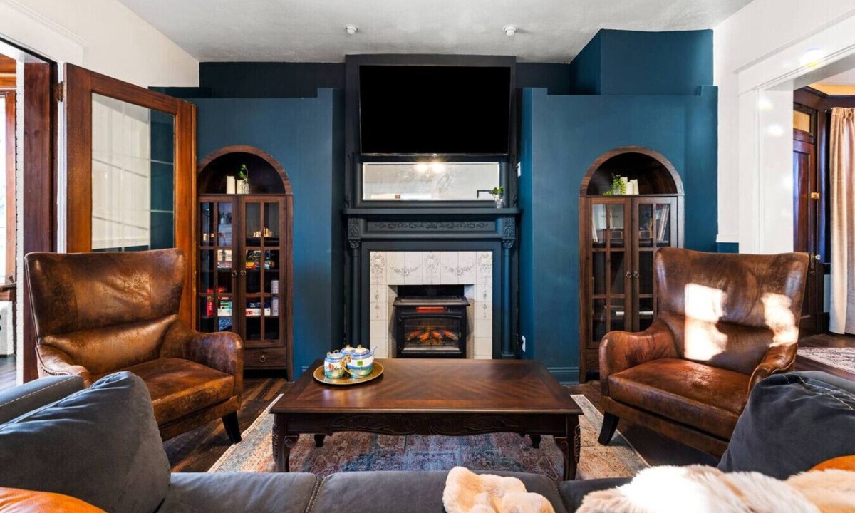 Crafton House | Family-Focused Victorian In Quiet Area, Pets OK, Yard & Parking