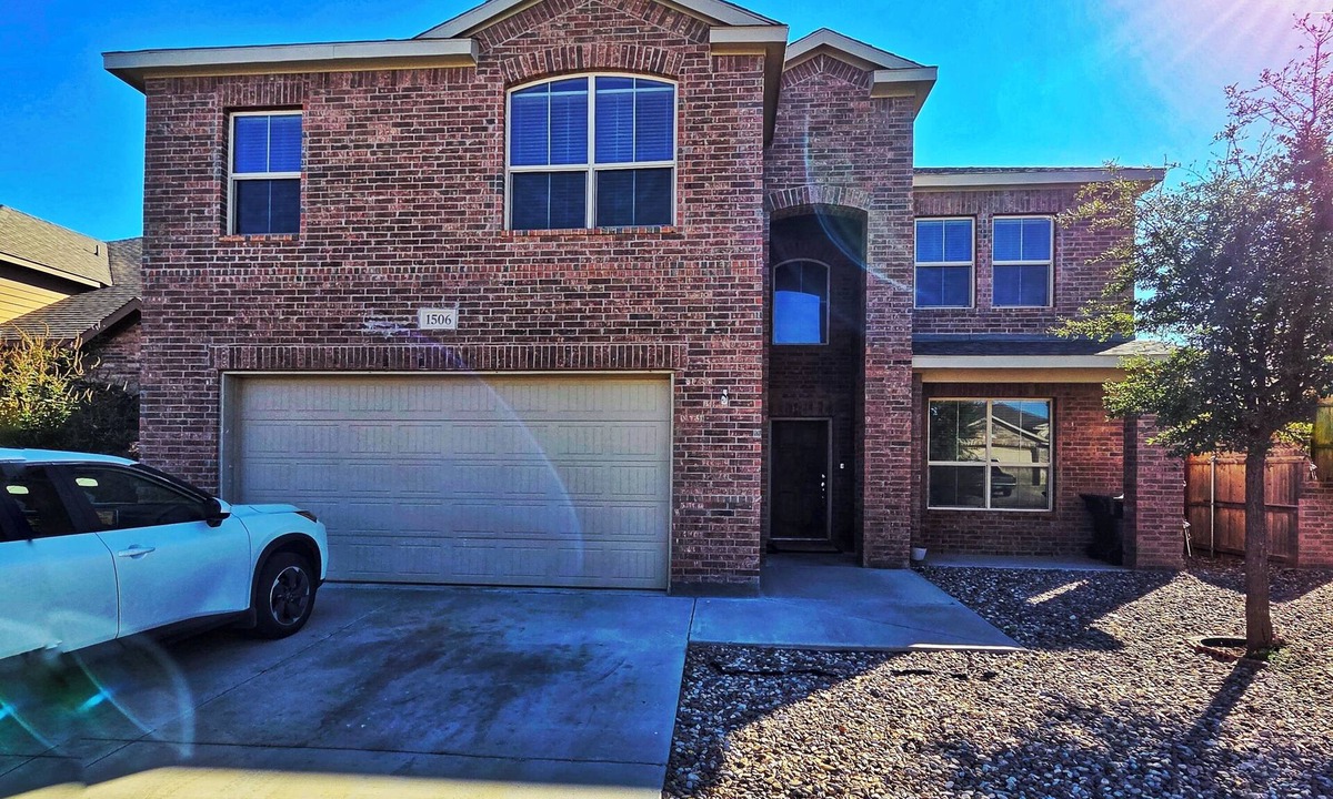 Midland House | Family Fortress – Huge 4BR Retreat Game Room, Fire Pit, Playground & Fenced Yard