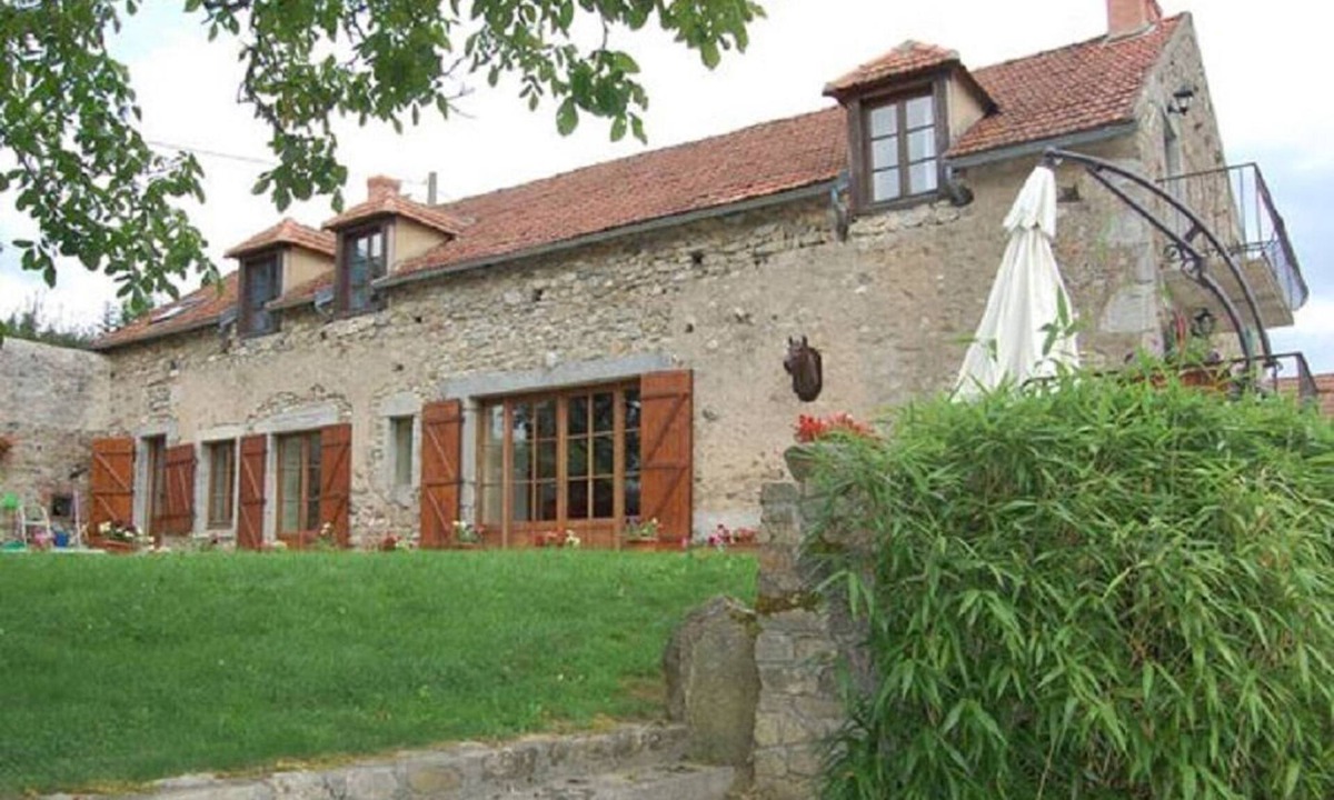 Saint-Germain-des-Champs Cottage | Family house