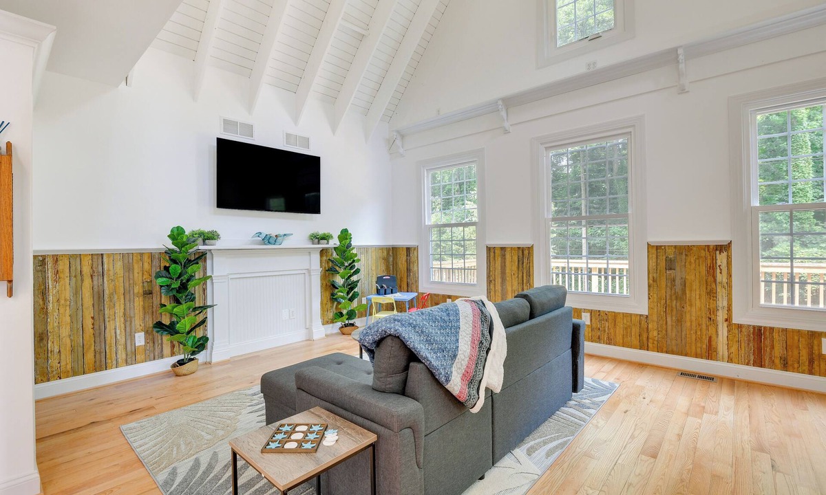 Chesapeake Beach House | Family-Friendly Chesapeake Beach House with Deck!