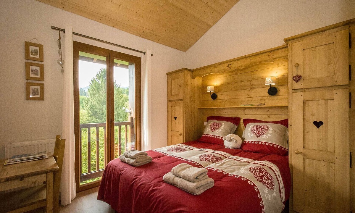 Samoens Apartment | Family friendly 3-bedroom apartment in Samoens close to ski bus and amenities