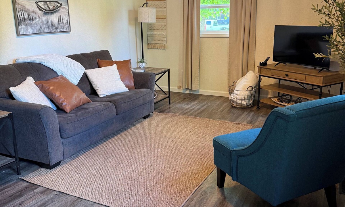 Van Buren House | Family-Friendly 3BR/2BA Van Buren Home w/Fire Pit & Starlink WiFi!