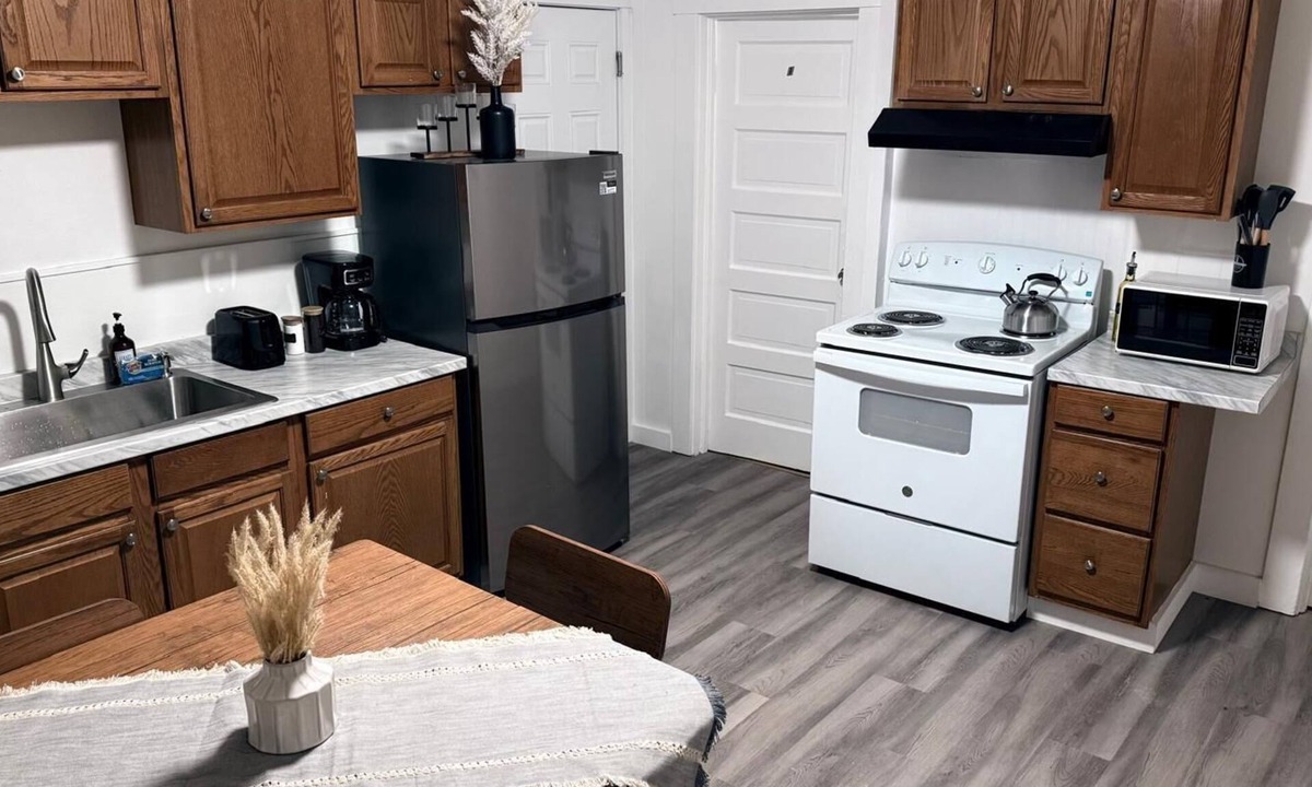 New Haven Apartment | Family-Friendly 3BR Hamden Apt Near New Haven & Universities