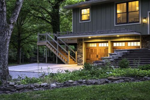Simpson House | Family-Friendly 3BR Home w Bunk Room & Yard