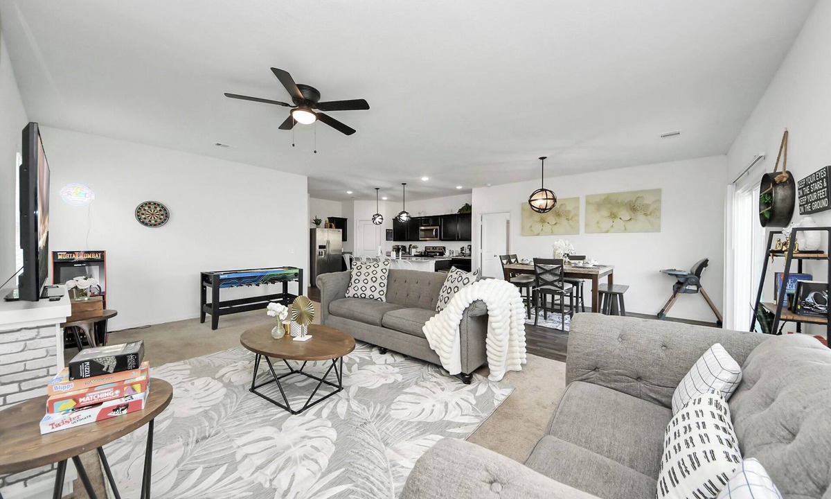 Katy House | Family-Friendly 4-bedroom Oasis with Fully Equipped Kitchen & Relaxing Vibes.