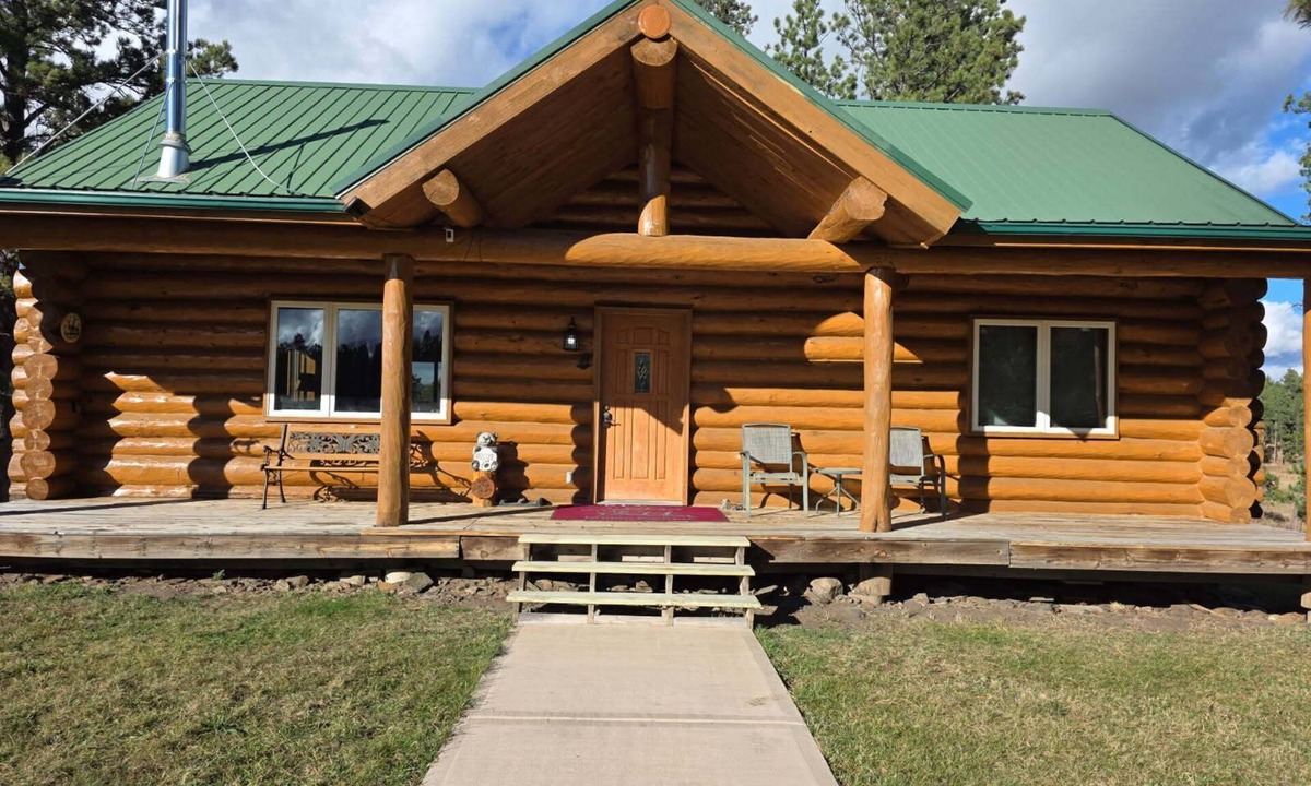 Hill City Cabin | Family Friendly 4BR, 3 Bath Cabin w/Hot Tub in the heart of the Black Hills