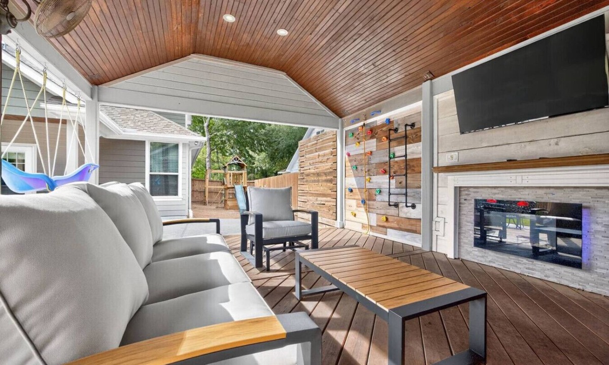 Conroe House | Family-Friendly 4BR Home with Game Room and Covered Patio