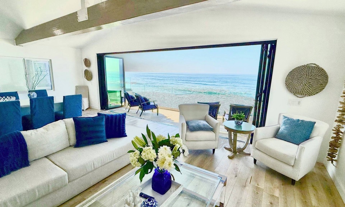 South Oceanside House | Family Friendly, 8 Br Beachfront House, Fire Ring in Sand, Walk to Restaurants