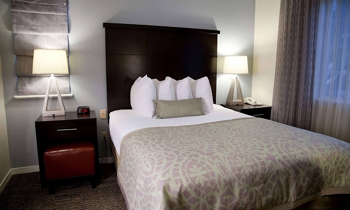 San Bruno Hotel | Family-friendly Accommodation! Pets Allowed, Onsite Parking, FREE Breakfast!
