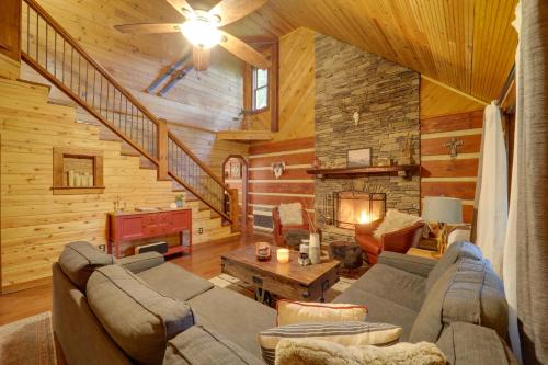 Fleetwood House | Family-Friendly Blue Ridge Cabin w/Game Room!