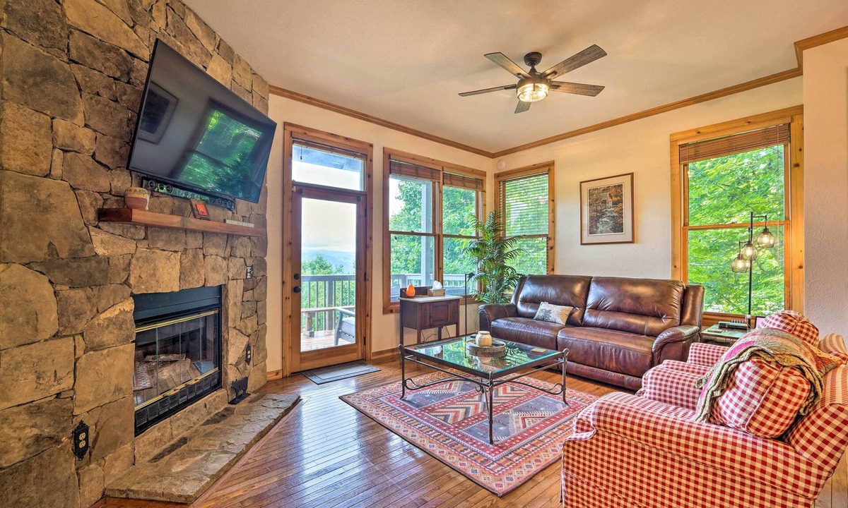 Mountain Air Condo | Family-Friendly Burnsville Condo! Gated Community