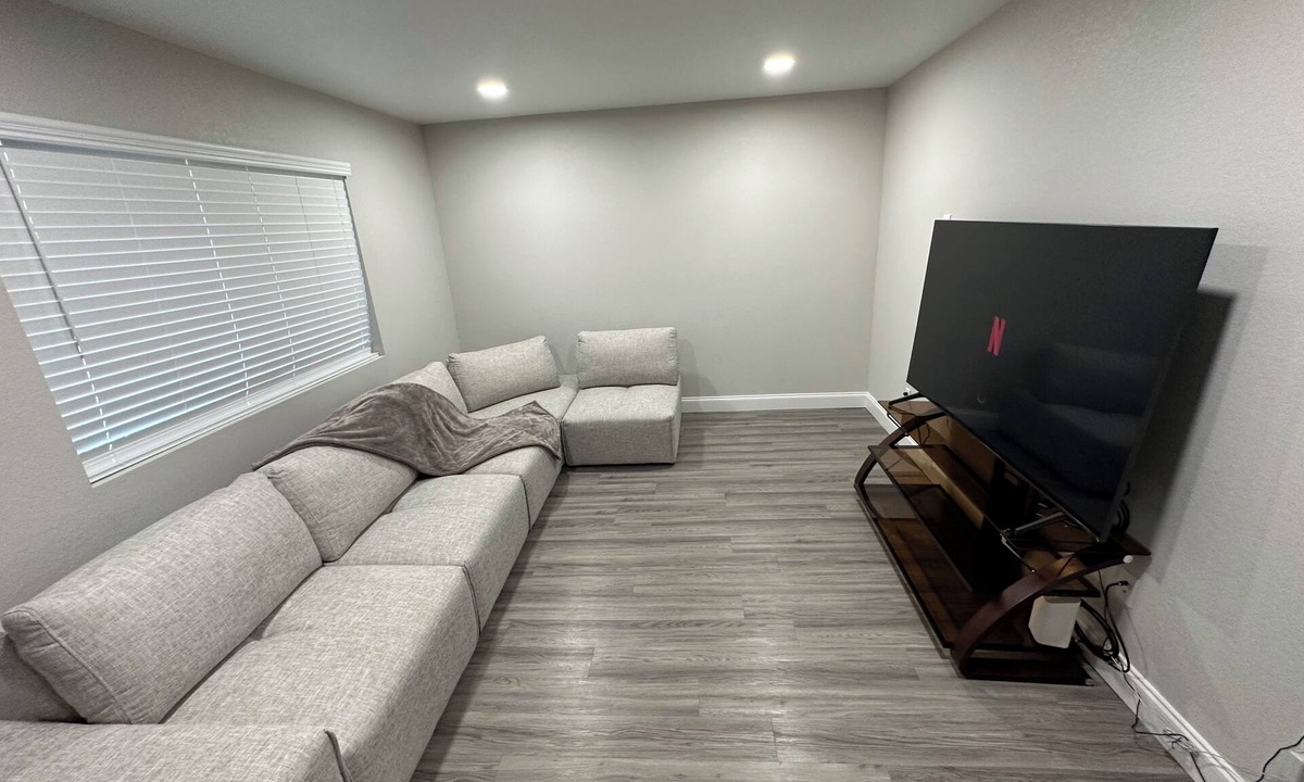 South Houston Apartment | Family friendly. cozy 2 bedroom apt budget friendly!also 20 min from downtown!