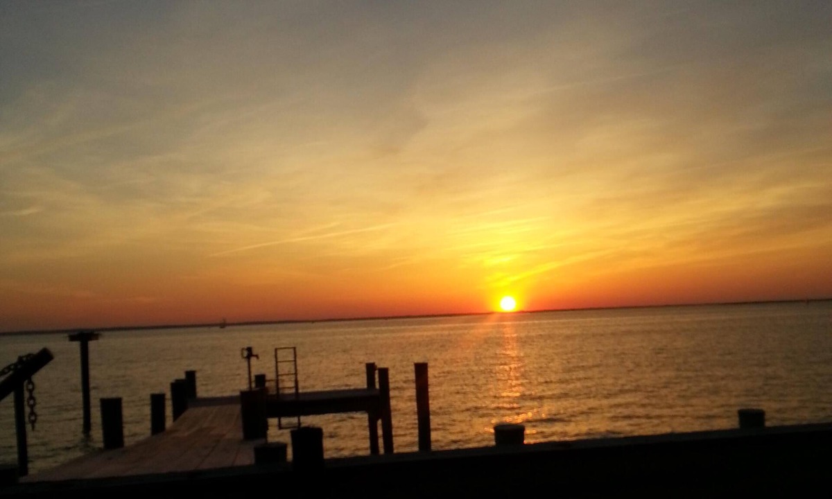 Tilghman House | Family Friendly Cottage - Waterfront. Spectacular Sunsets over Chesapeake Bay