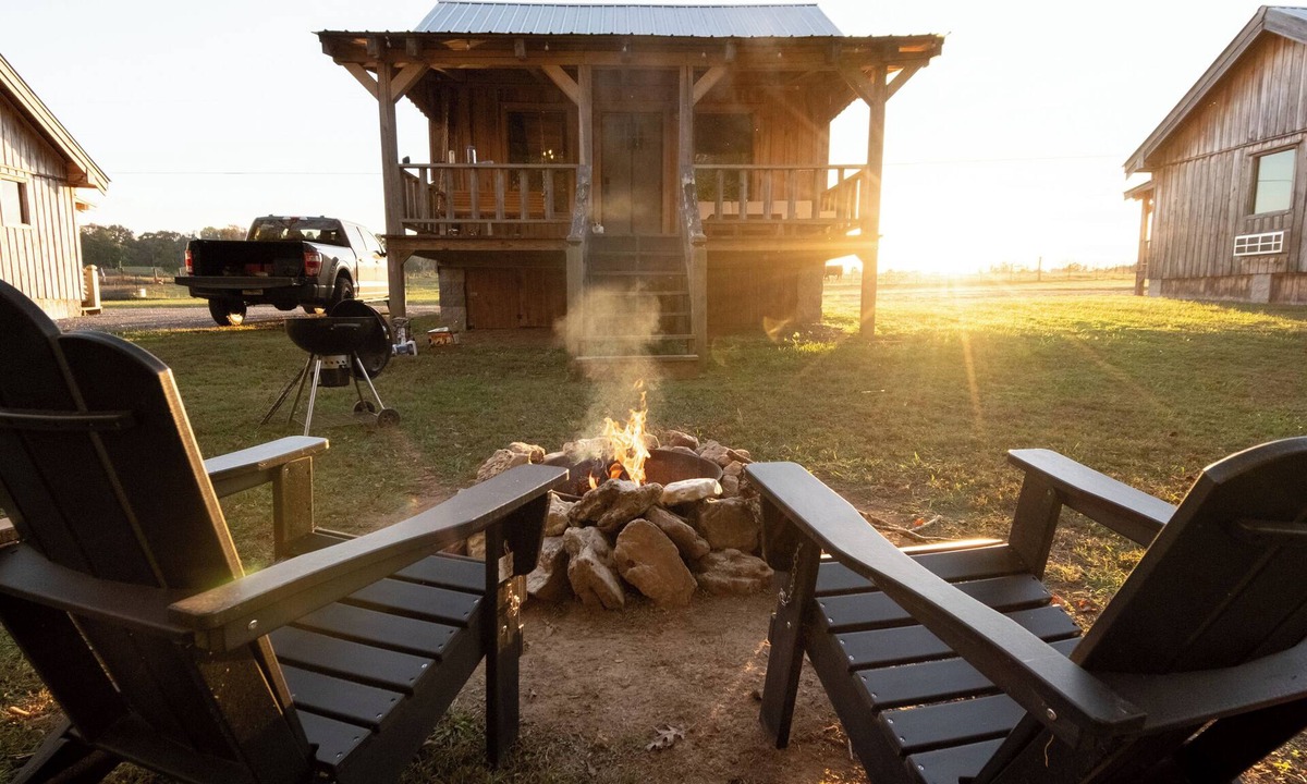 Smithville Cabin | Family-Friendly Creekside Cabin, Space to Roam + Play