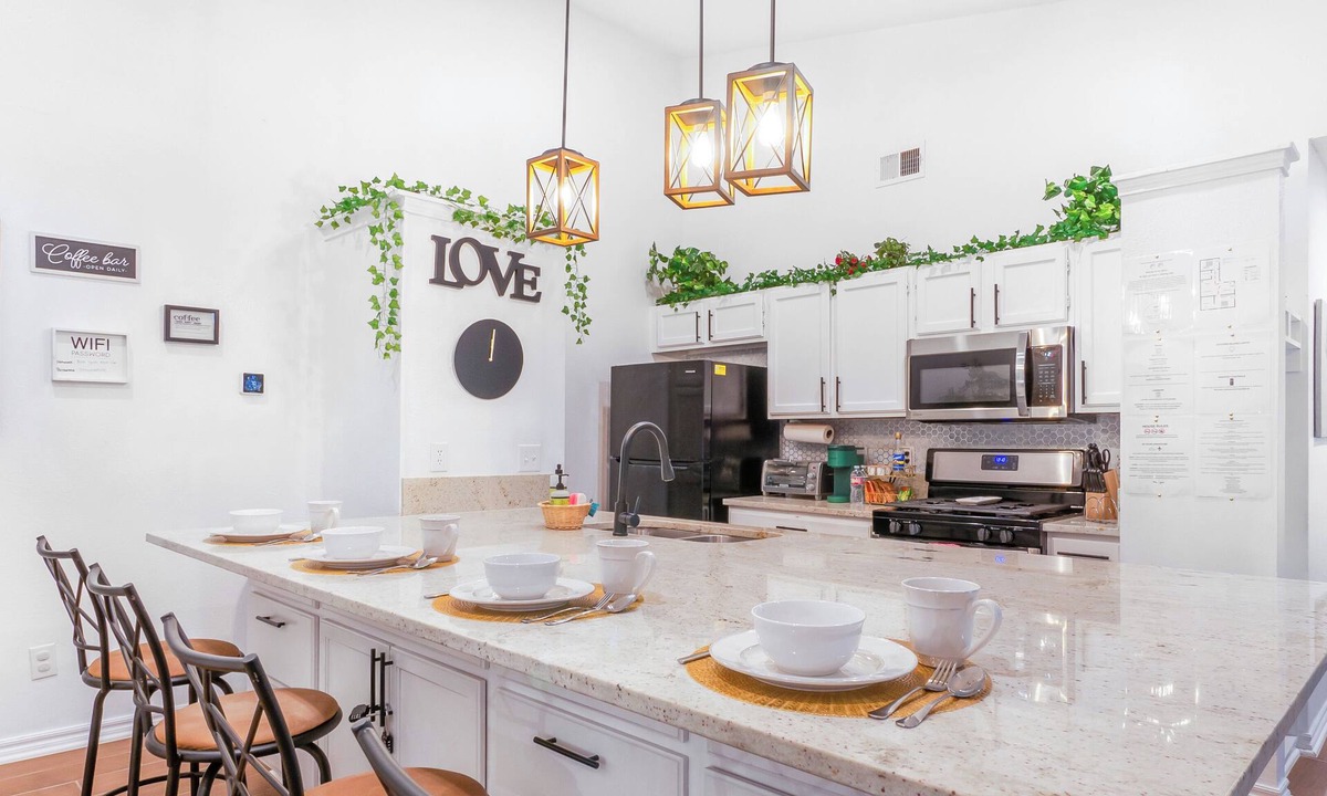 North San Antonio - SAT House | Family Friendly Escape Downtown Patio & Yard