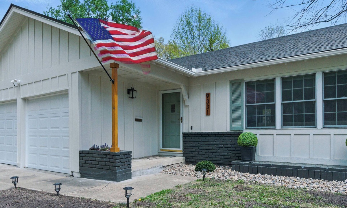 Overland Park House | Family-Friendly FiFA Base Camp w/Game Room, Patio, & Firepit