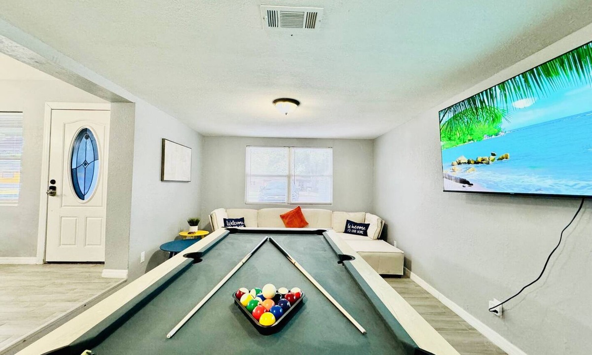 Crystal Lake House | Family-Friendly | Fire-pit | Pool Table & Soccer